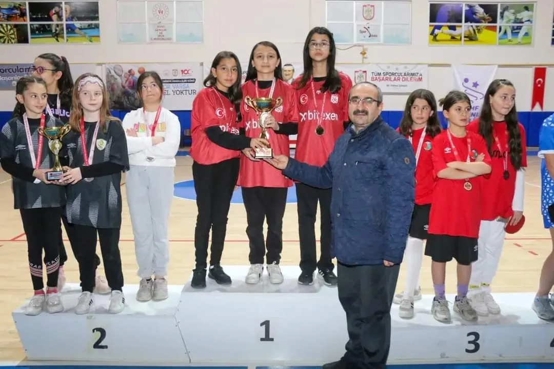 Kulüpler Arası Küçükler Erkekler ve Kızlar Masa Tenisi Müsabakaları